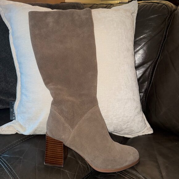 Taupe/tan suede knee-high boots in excellent condition - Picture 3 of 5